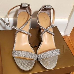 Thalia sodi silver heels